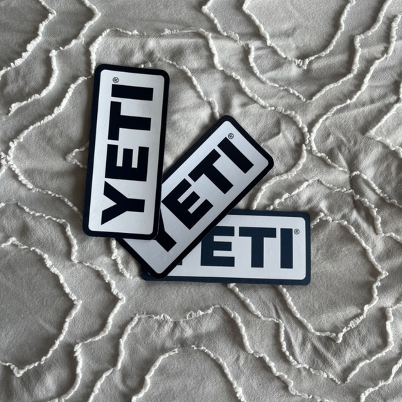 NEW Yeti Magnet - White w/ Navy - Picture 4 of 5